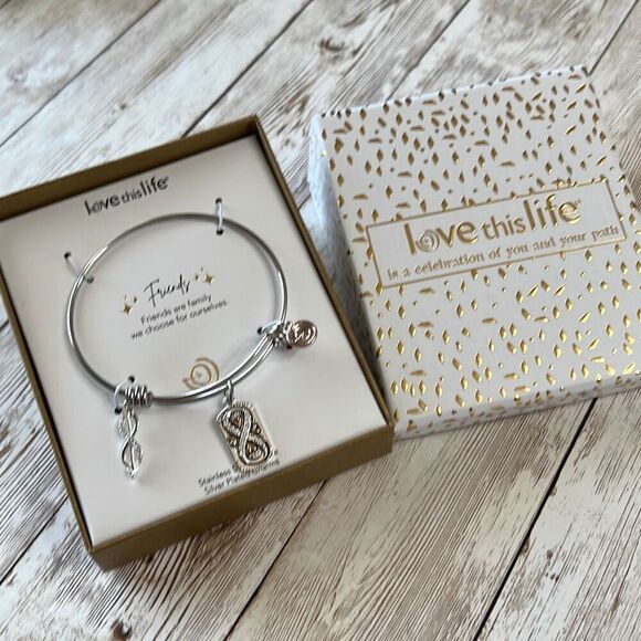 Friends Are Family We Choose Infinity Bracelet Silver Plated Charms NIB NWT Gift - Picture 10 of 10